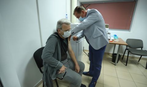 Засилен интерес към ваксинацията в Бургас - 1