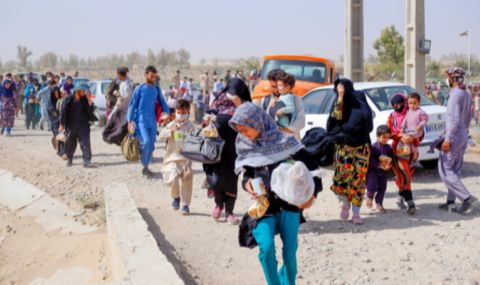 САЩ насърчават съседите на Афганистан да приемат бежанци - 1