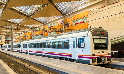 Испания похарчи 258 млн. за влакове, които са твърде големи за тунелите ѝ - 1