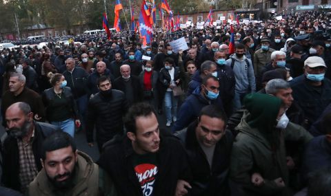 Не стихват протестите срещу правителството в Ереван - 1