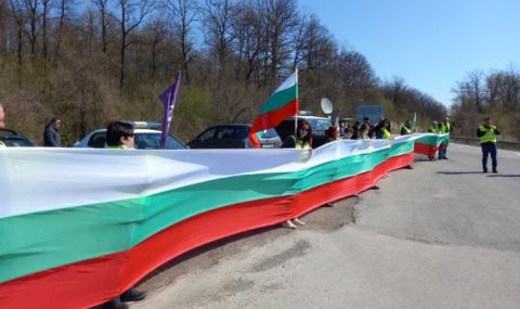 Работещите в "Автомагистрали – Черно море" блокират "Белокопитово" и два прохода - 1