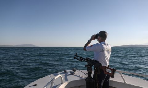 Двама души са в неизвестност след сблъсък на кораби в Япония  - 1