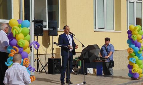 Училище в Пловдив чества патрона си снимка #1