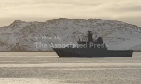 Евакуираха член на екипажа на американска подводница в гренландски води