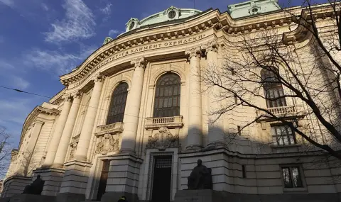 Студентският протест "Образованието е право - не привилегия!" днес до входа на Софийския университет - 1