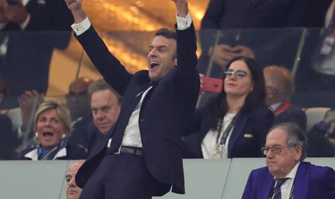 Еманюел Макрон е "на върха на щастието" от победата на Франция  на полуфиналите на Световната купа - 1