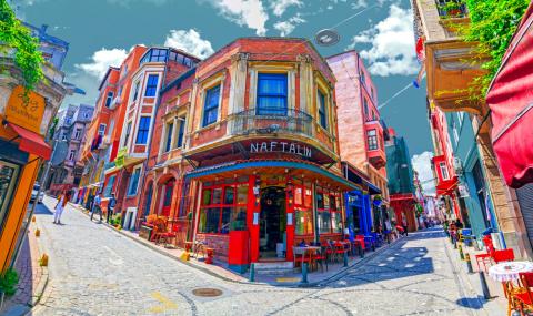 Българин разказа за квартал на Истанбул, в който не стъпват туристи (СНИМКИ) - 1