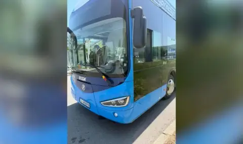 Кметът на Бургас за нападението в автобуса: Шофьорът и контрольорката имат леки порезни рани, но са запазили хладнокръвие - 1