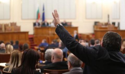 Гласуват оставките на Лиляна Павлова и Сидеров - 1