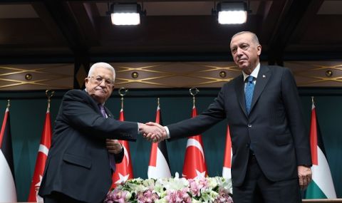 Висша дипломация! Реджеп Ердоган преговаря с палестинския лидер Махмуд Абас и с шефа на "Хамас" Исмаил Хания - 1
