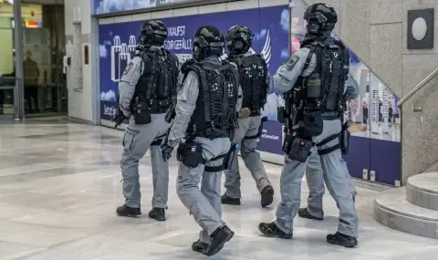 Five people injured after an unknown substance was sprayed in a German nightclub, - 1