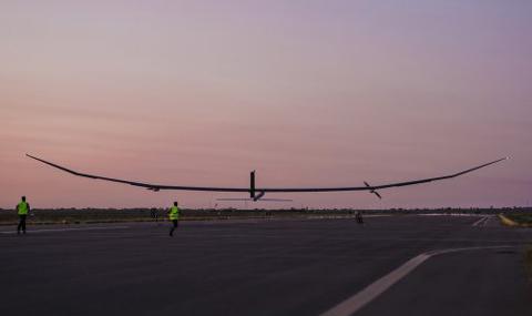 Безпилотен самолет с автономен полет от една година (ВИДЕО) - 1