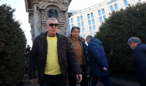 Наско Сираков отсвирил Димитър Бербатов на срещата им? - 1