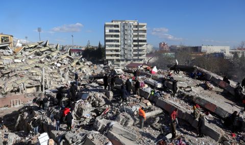 Четири деца бяха спасени живи 64 часа след земетресенията в Турция - 1