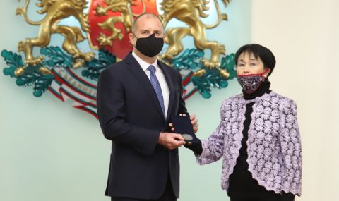 Президентът удостои с почетен знак проф. Евгения Захариева - 1