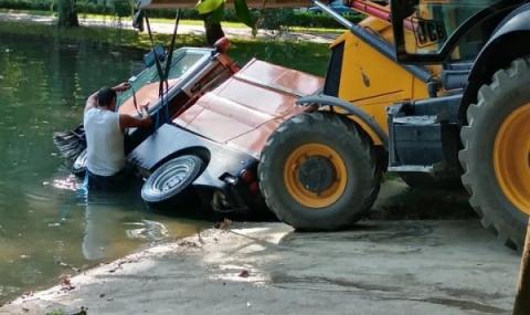 Почистваща машина падна в езеро в центъра на Монтана (СНИМКИ) - 1