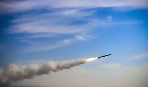 Israel launched airstrikes in Lebanon, a new wave of missiles was fired from Iran  - 1