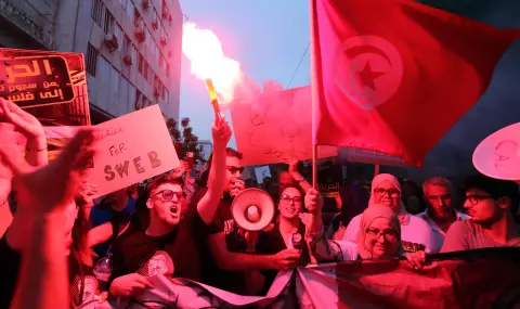 Тунизиец бе осъден на смърт заради публикации във Фейсбук, критикуващи президента - 1