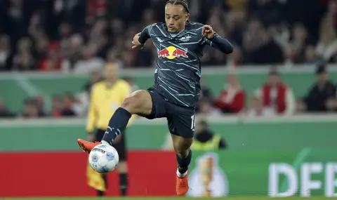 Челси влиза в битката за Шави Симонс - 1