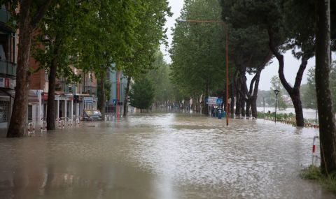 Наводнени градове в Северна Италия, Венеция ще задейства специалната си плаваща дига - 1