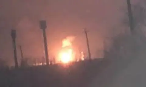 Горя рафинерия в Краснодар след нападение на украински дрон - 1