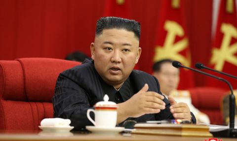 Северна Корея плаче за Ким Чен Ун - 1