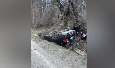 Кола се обърна по таван в дере на прохода „Петрохан“ - 1