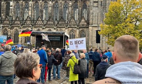Сто хиляди на протести в Германия: кои са тези хора? - 1