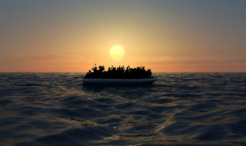 Десетки мигранти бяха спасени в Егейско море - 1