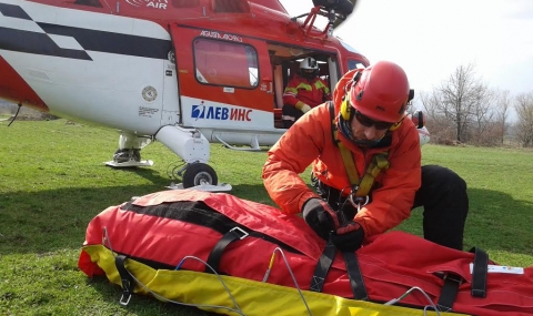 Пилоти обучават планински спасители да оказват помощ от въздуха - 1