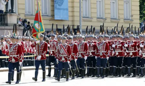 Армията отбелязва празника си с водосвет на бойните знамена