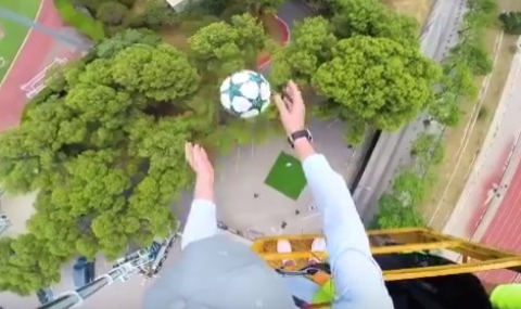 Изумителният контрол над топката на Суарес (Видео) - 1