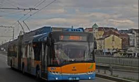 Жена шофьор на тролейбус в София издъхна зад волана - 1