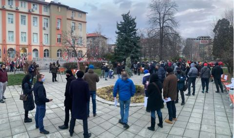 Жители на софийския район "Красно село" поискаха оставката на кметицата - 1