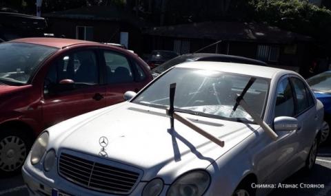 По несебърски: забиха две кирки в пловдивски Mercedes - 1