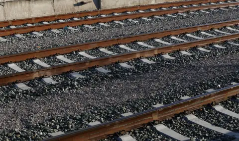 Един човек пострада, след като беше блъснат от влак в София - 1