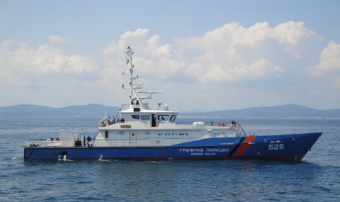 Задържаха яхта с 32-ма нелегални имигранти край Созопол - 1