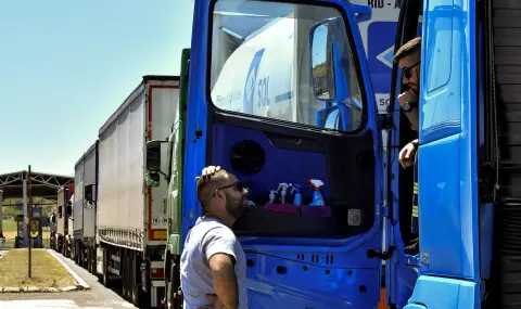 Bulgarian truck driver arrested in Greece for driving in the oncoming lane of the highway  - 1