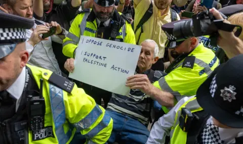 Арести по време на акция в подкрепа на Palestine Action (СНИМКИ) - 1