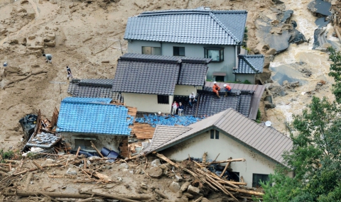 Дъждове и свлачища взеха над 30 жертви в Япония - 1