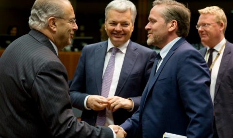 ЕС няма да отваря нови глави по преговорите с Турция - 1