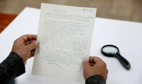Огромна цена за писмото на Айнщайн относно нацистките планове за създаване на ядрена бомба  - 1