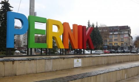 Бунт в Перник срещу Корнелия Нинова за изборите - 1