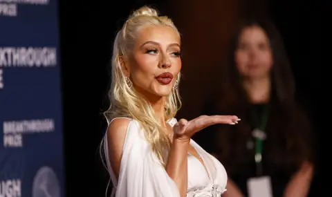 Кристина Агилера изпитва ужас от височини, разкри за инцидент на Айфеловата кула - 1