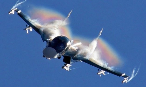 Су-34 летя в стратосферата - Видео - 1