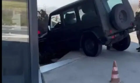 Военен джип се заби в ресторант на пътя между Калофер и Карлово ВИДЕО