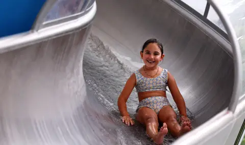 Дете почина след падане от водна пързалка - 1