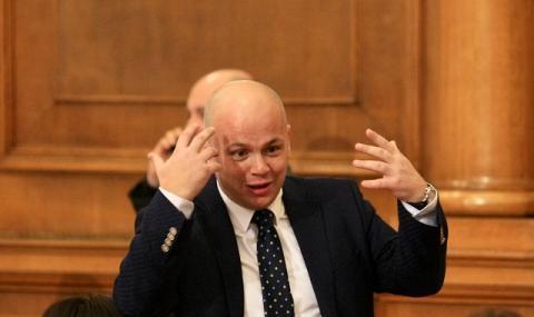 Симов: Оставането на правителството е проблем за цялата държава - 1