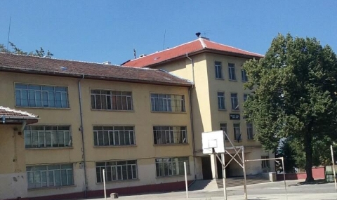 Защитените училища в България са 142, средищните – 765 - 1