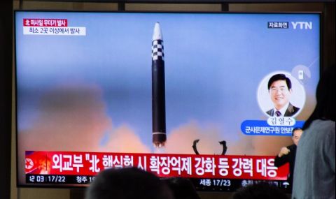 Северна Корея изстреля балистична ракета в Японско море - 1